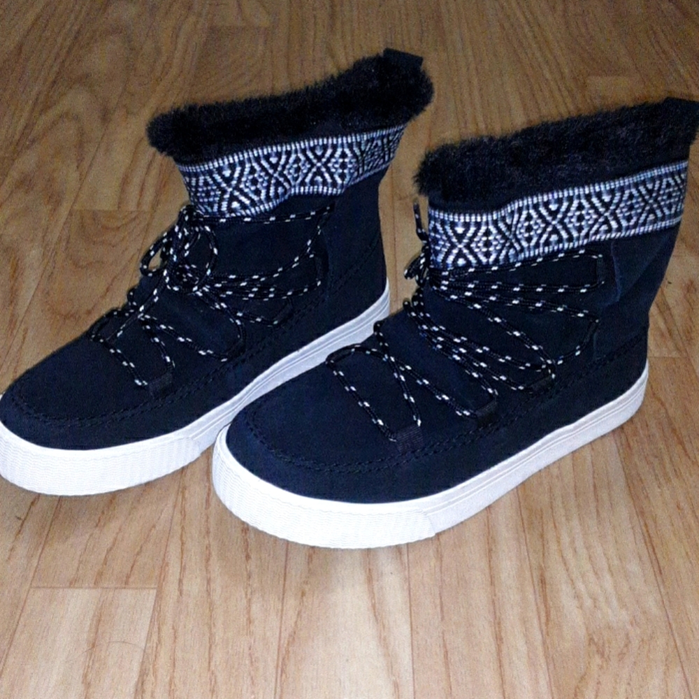 Cozy Tom's booties